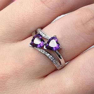 Anello romantico con pietra preziosa viola a forma di cuore per donna, acciaio inossidabile con montatura a griffe, ideale per fidanzamento, compleanno di febbraio - Product Image 3