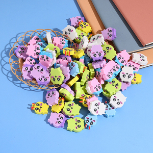 Ensemble <span class=keywords><strong>de</strong></span> gommes créatives et mignonnes en forme d'arbre et d'animaux <span class=keywords><strong>de</strong></span> Noël, parfait pour les fêtes - Product Image 5