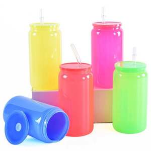 Taza de café de cerveza de plástico para beber con forma elegante reciclable RTS, lata de plástico colorida de 16Oz con tapas de PP - Product Image 3