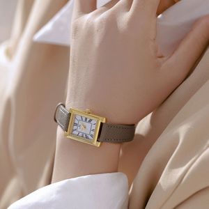 Montre pour femme BS Bee Sister FA1875, minimaliste, carrée, en cuir, cadran rétro avec chiffres romains, élégante, montre-bracelet à quartz pour tous les jours - Product Image 6