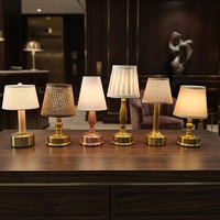 Lampe de bureau LED sans fil de qualité commerciale, 12 pièces, station de charge multi-ports, lampe de table flexible pour hôtels et restaurants