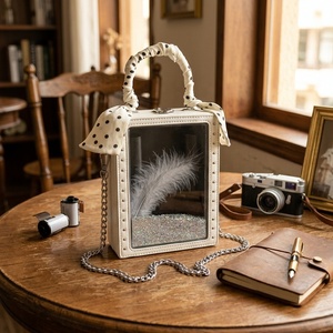 Nuova Borsa a Tracolla a Forma di Fotocamera in Pelle PU, Casual e Divertente, Stile Vintage, con Manico a Sciarpa, Lucida - Product Image 1