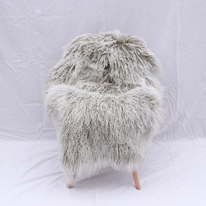 I cappotti con colletto e sciarpa utilizzano rifiniture in vera pelliccia di agnello con capelli lunghi e ricci naturali - Product Image 3