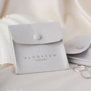 PandaSew Pochette à bijoux personnalisée avec logo, mini enveloppe, fermeture à bouton pression, pochette à bijoux en microfibre de luxe - Product Image 2