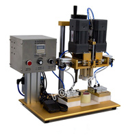 Machine de capsulage de bouteilles en plastique/capsuleuse automatique de bouteilles d'huile essentielle avec bande transporteuse