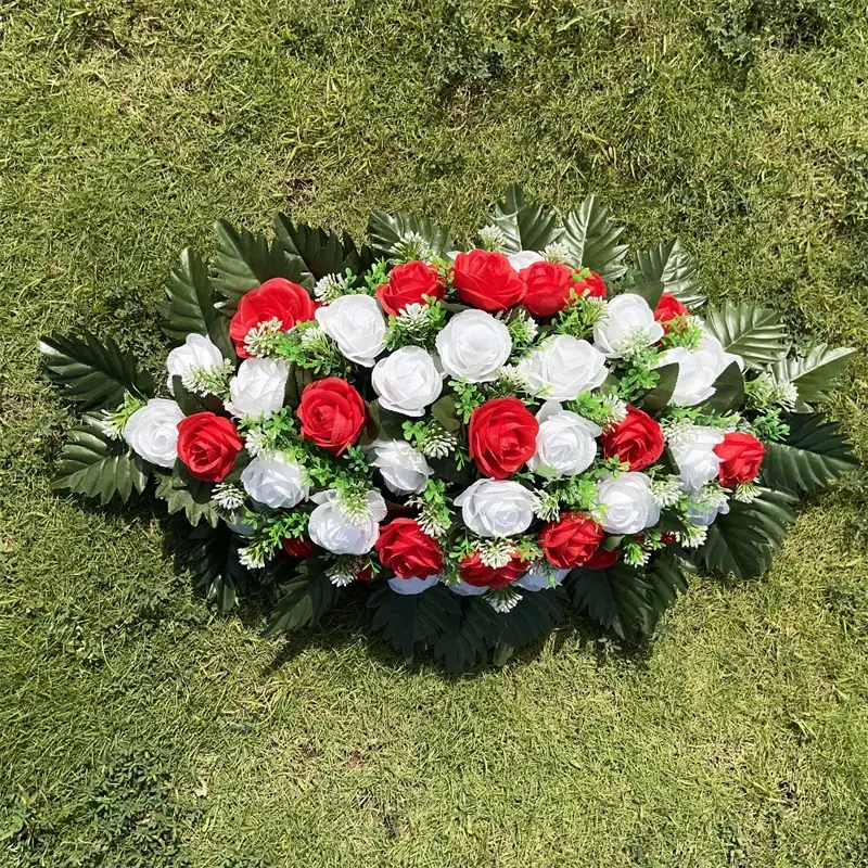 LC0013 Décoration de cimetière en tissu de soie rouge blanc personnalisé 2024 pas cher romantique Fournitures de fleurs funéraires artificielles