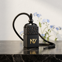 Flacon de parfum pour voiture en verre carré noir mat et blanc de 8 ml, vide, avec bouchon en bois, diffuseur d'air suspendu, vente en gros personnalisée en usine