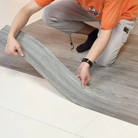 Plaques de sol en bois blanc, carreaux de salle, plastique imperméable à peler et bâton en pvc