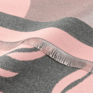 ผ้าคลุมไหล่ยาวสำหรับผู้หญิงแบบสองด้าน ลายเรขาคณิต ผ้าแจ็คการ์ด ระบายอากาศได้ดี คุณภาพสูง สำหรับฤดูใบไม้ร่วงและฤดูหนาว ช่วยให้อบอุ่น - Product Image 4