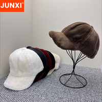 Casquette de baseball noire structurée en fausse fourrure avec logo brodé personnalisé à 6 panneaux