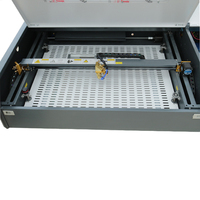 Mini machine de gravure CO2 de bureau 40W/50W refroidie par eau avec rail de guidage PMI et prise en charge DST pour pierre/contreplaqué/bois/papier/cristal/caoutchouc