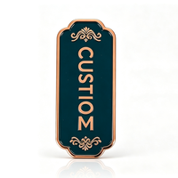 Plaque métallique personnalisée en relief, étiquette en alliage de zinc émaillé pour la décoration des emballages de boîtes cadeaux, logo personnalisé OEM, forme sur mesure