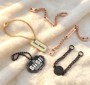 Etiquetas de Cuello de Aleación de Zinc con Diseño Personalizado y Marcas de Marca Únicas para Cuellos de Ropa y Accesorios de Mochilas - Product Image 2