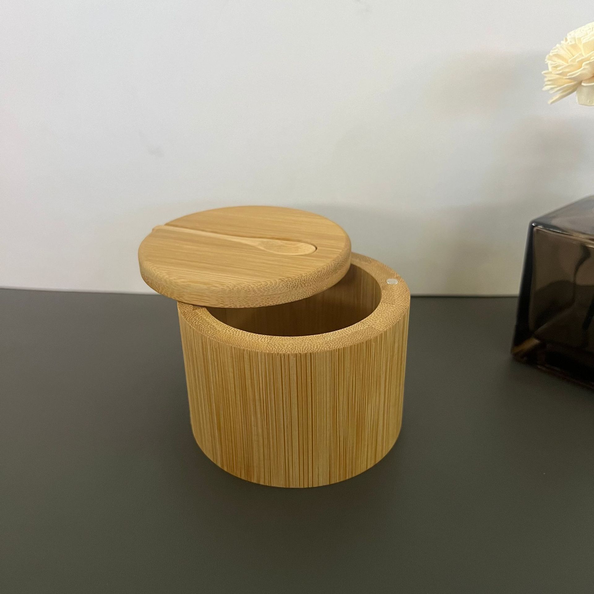 jaune 9*9*7cm avec cuillère