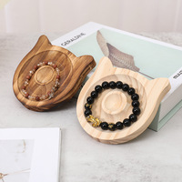 Plateau de présentation rond en bois massif antique pour bracelets perlés