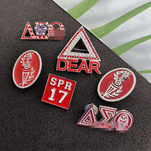 Université grecque rouge Delta chère fleur violette SPR17 triangle lettre fleurs violettes soeurs cadeau personnalisé sororité broche broche - Product Image 1
