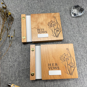 Couverture rigide graver fleur de lotus en bois et faux cuir relié pour la mariée et le marié pour faire leurs livres de vœux de mariage - Product Image 3