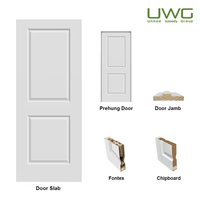 Porte intérieure moderne en MDF blanc apprêté, à âme creuse et moulurée, pour application en villa