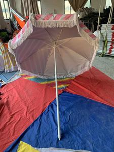 <span class=keywords><strong>Parasol</strong></span> de plage personnalisé en fibre de verre coupe-vent de luxe de 6,5 pieds avec pompon de 11cm - Product Image 3