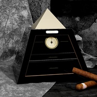Venta Directa de Fábrica: Cenicero/Humidor de Cigarros de Madera de Cedro con Diseño Piramidal Creativo, Estilo Americano, Acabado Esmerilado para Almacenamiento