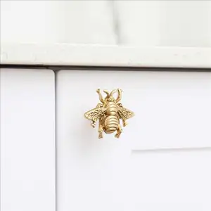 Poignée de meuble à design créatif en forme d'abeille, avec images d'animaux, idéale pour porte, tiroirs, placard de cuisine ou armoire, de couleur or