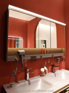 Deux tables de meuble de toilette avec deux lavabos Deux robinets et armoire à miroir de grande taille - Product Image 5