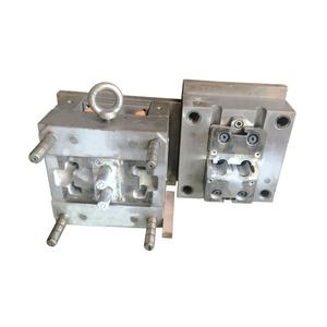 Molde de inyección de plástico de alta precisión OEM en oferta, molde de inyección de plástico con inserto metálico para cubierta antipolvo de entrada de aire de secador de pelo - Product Image 1