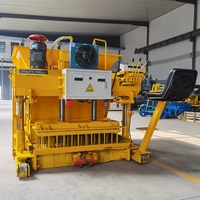 Machine automatique de fabrication de blocs de béton mobiles PLC avec vibration hydraulique pour l'industrie de la construction