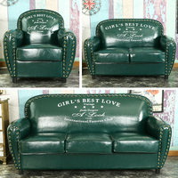 Kleines, frisches, modernes Chesterfield-Sofa mit Schwammfüllung, quadratische Form, dreisitzig, zur Miete für Wohnzimmer und Hotelnutzung