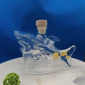 Carafe à vin en verre en forme de requin, verre à <span class=keywords><strong>whisky</strong></span>, bouteille à vin avec design et logo personnalisés en forme d'animal, nouvel emballage - Product Image 5