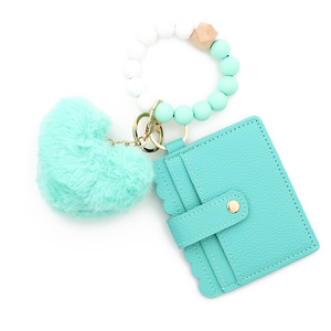 Porte-clés 2026 en cuir PU avec breloque peluche douce en forme de boule de poils, fermoir mousqueton et porte-cartes pour femme - Product Image 5