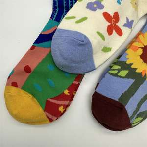 गर्म बिक्री फैशन कपास मोजे कस्टम रंगीन फूल पैटर्न कैक्टस सूरजमुखी वायलेट महिलाओं के लिए सुंदर क्रू मोजे - Product Image 3