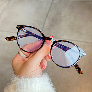 Gafas Redondas Qianai con Filtro de Luz Azul, Unisex, Lentes Planas, Marco de PC, Tamaño Mediano, Protección Anti-UV - Product Image 2