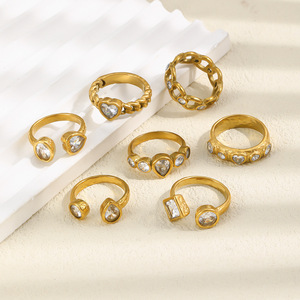 Bague chaîne cœur en zircon cubique, en acier inoxydable plaqué or 18 carats PVD, motif géométrique, pour femme, unique, tendance, chic et mode au quotidien - Product Image 1