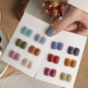 Vernis à ongles AILANUO 12 couleurs Mist Urban avec base adhésive, flacon de vernis à ongles personnalisé en gros pour marque privée - Product Image 1