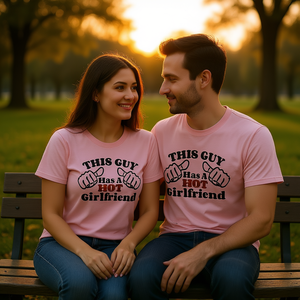 Camiseta con la frase "Este chico tiene una novia guapa", regalo divertido de aniversario para novio, camiseta para el Día de San Valentín - Product Image 1