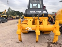 Bouteur sur chenilles d'occasion Shantui SD22 22T avec moteur puissant et système hydraulique fiable, idéal pour le défrichement et le nivellement des terrains