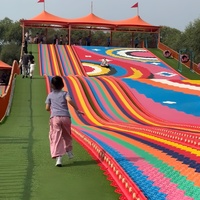 Grande structure de jeu d'extérieur en plastique de haute qualité, avec toboggans quatre saisons pour neige et toboggans arc-en-ciel, équipement de parc d'attractions