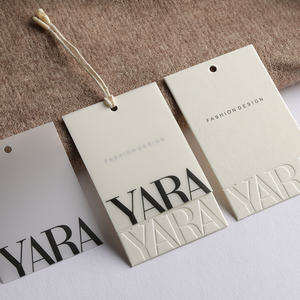 Moda kabartmalı salıncak kağıt etiketleri lüks mat Logo Hangtags giyim konfeksiyon markası için özel ürün bilgisi etiketi - Product Image 3