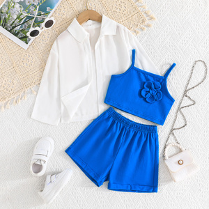 Conjunto de Tres Piezas para Niñas de 3 a 8 Años, Camisa Informal de Mezclilla, Blusa sin Mangas con Estampado Floral y Pantalones Cortos, Transpirable - Product Image 1