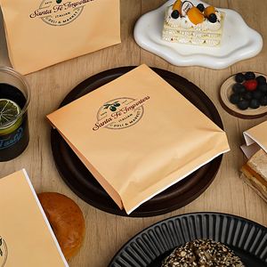 Sac en papier kraft triangulaire à double poche imprimé sur mesure, résistant à l'huile et à la graisse, pour pain, gaufres, hamburgers, sandwichs, beignets - Product Image 4