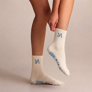 Chaussettes de yoga BiLu personnalisées avec logo et grip, marque privée, antidérapantes pour studios de fitness, chaussettes antidérapantes pour fitness pieds nus - Product Image 3