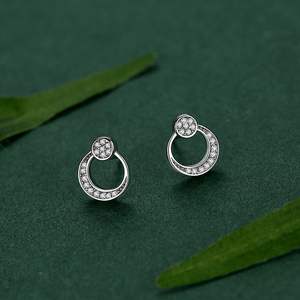 Pendientes de plata de ley S925 con circonita redonda y diseño de estrella y luna, versión en cobre personalizable, para mujer. - Product Image 3