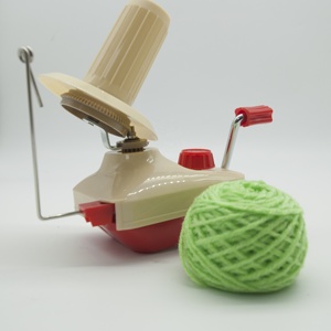 Avvolgitore Portatile per Gomitoli di Lana con Manovella (Rosso) con Morsetto, Mini Avvolgitore da Tavolo per Lavori a Maglia e Uncinetto - Product Image 2