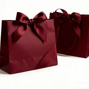 Sacs cadeaux miniatures en papier kraft écologiques laminés, personnalisés en usine, vente en gros, avec poignées en ruban et cordon - Product Image 1
