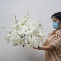 DKB Craft Wholesale Boule de fleurs de mariage en soie blanche, échantillon de roses et de delphiniums 5D, centre de table pour la décoration d'événements et les planificateurs