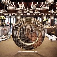 Assiette de présentation ronde en PP de 13 pouces, style classique, dorée galvanisée de luxe, faite à la main, pour événements festifs et mariages, personnalisable en gros