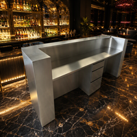 Comptoir de réception en métal brossé, comptoir d'accueil géométrique en acier inoxydable, comptoir de service haut de gamme pour hôtel moderne, bar