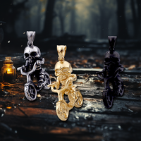 Offre Spéciale à la mode Punk Style 316L acier inoxydable crâne moto pendentif 18k plaqué or Soul Chariot hommes Rock collier