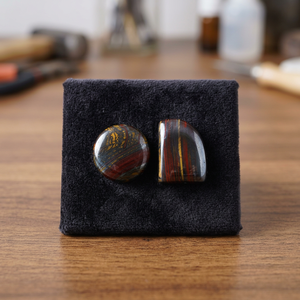 Ensemble de cabochons minéraux en agate tigre naturelle, formes irrégulières, pierres précieuses rayées rouge, or et noir, taille libre pour la fabrication de bijoux - Product Image 1